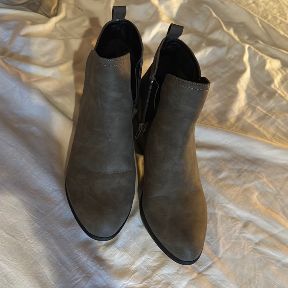 Gray Ankle Boots with Elastic Panels and Suede Finish